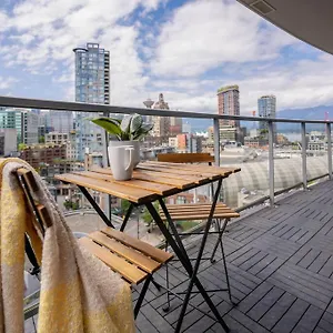 Downtown King Suite-surround Views-pool/gym/parkng Apartment