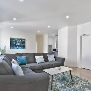 https://lovely-2-bedroom-unit-with-free-parking.hotels-in-montreal.org