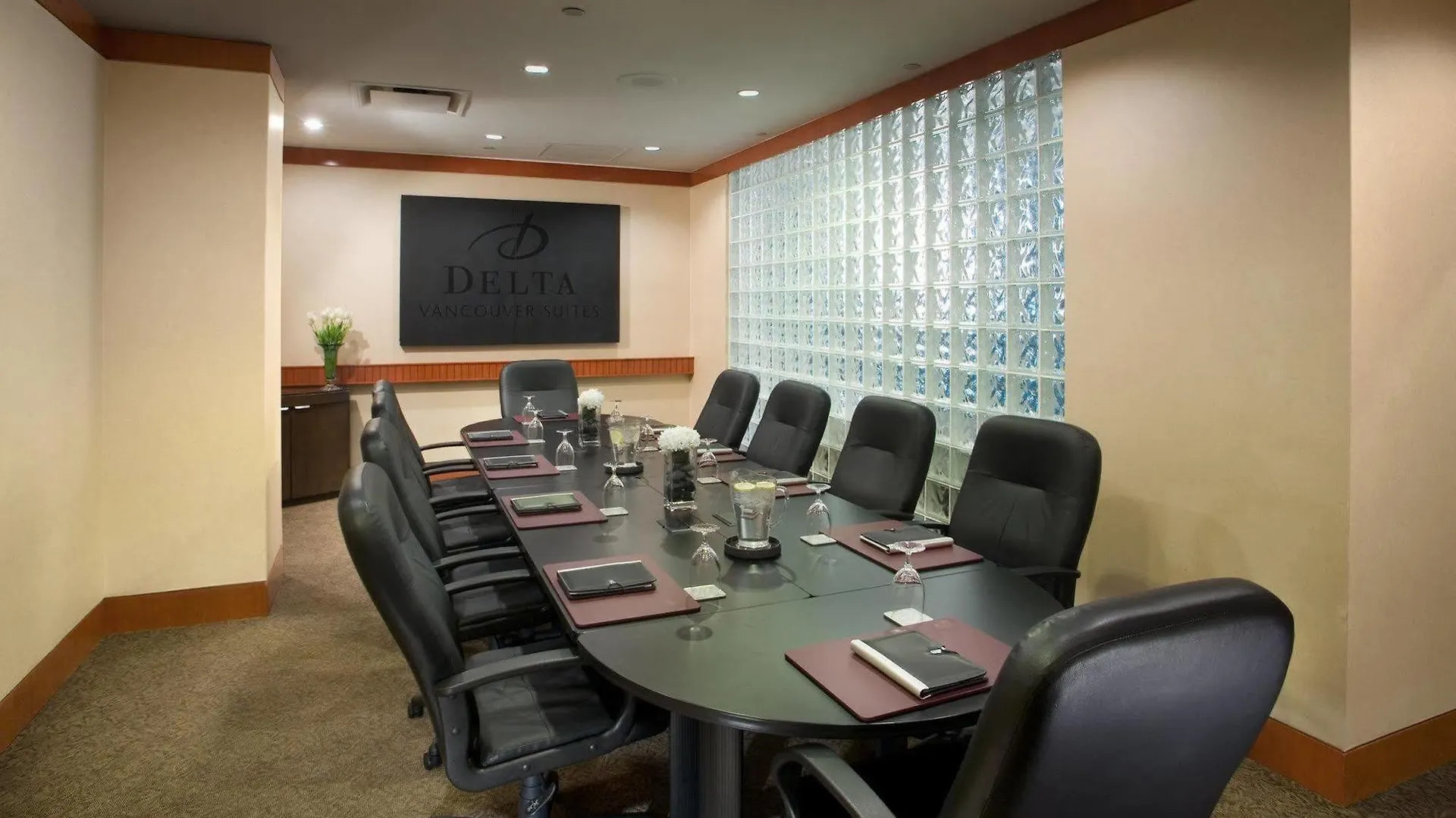 Delta Hotels By Marriott Vancouver Downtown Suites